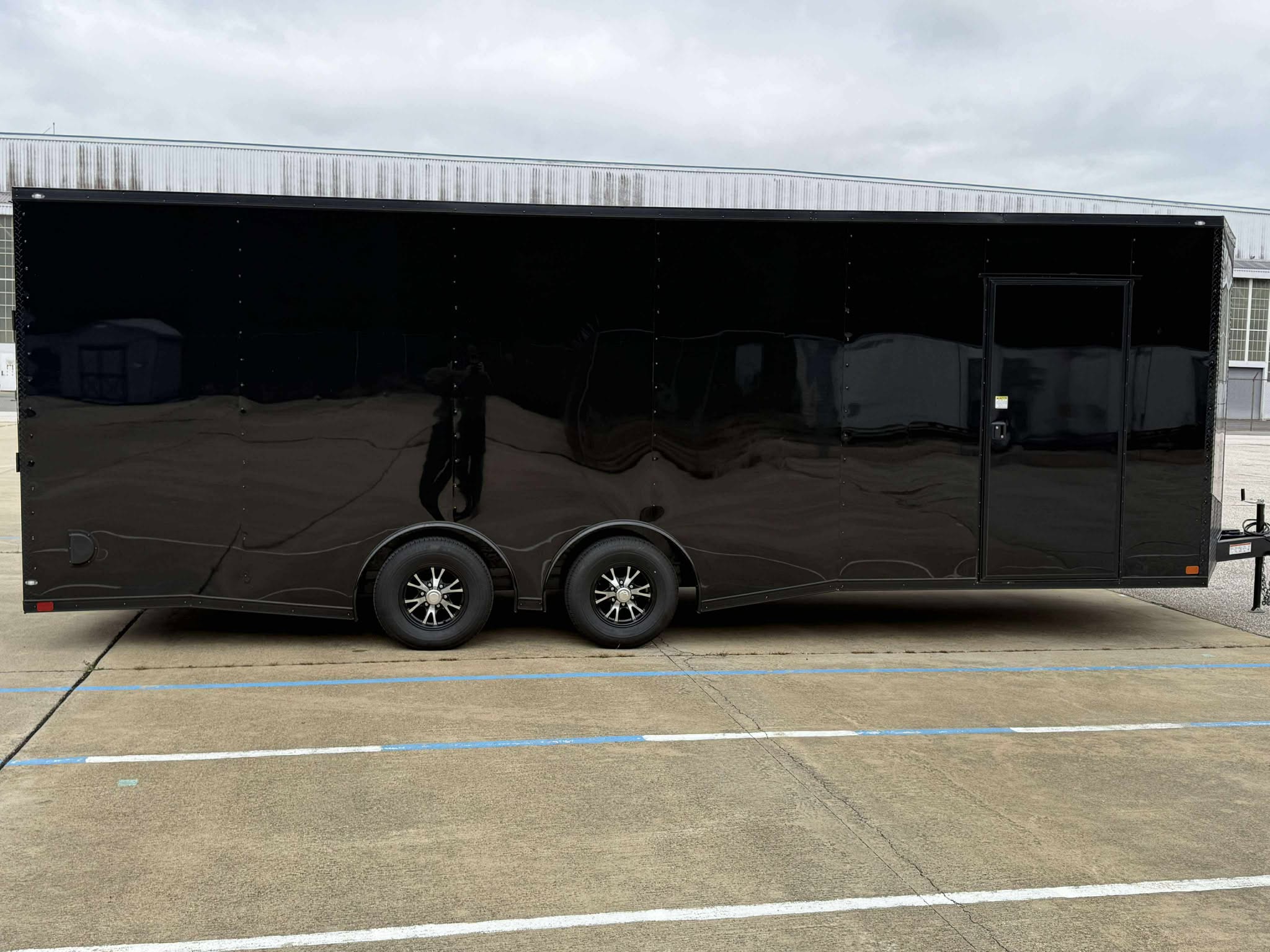 8.5'x24' Enclosed Car Trailer rental for hire in Maryland - Professional trailer rental service 4